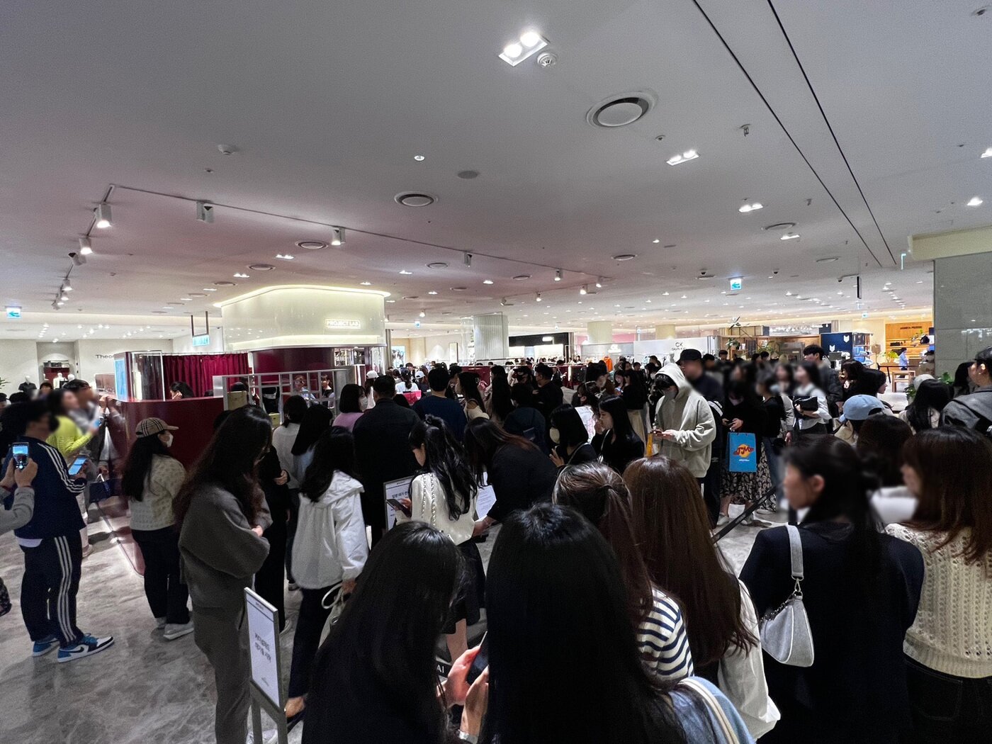 카디널레드, 11월 더현대서울에 두 번째 팝업 연다 - 뉴스1