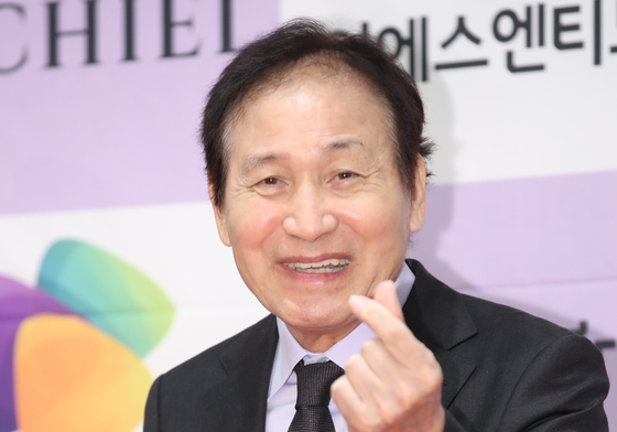 '혈액암 투병' 안성기, 나흘째 의식불명 입원 중…쾌유 기원 계속