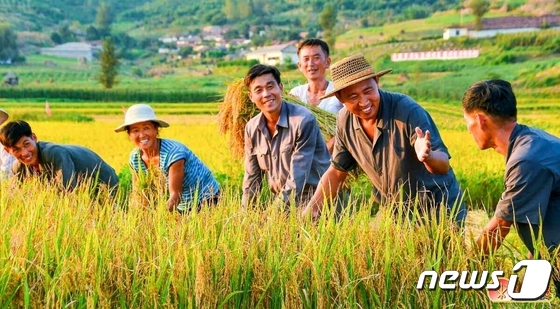북한, \'농사 성과 결속\' 강조…\