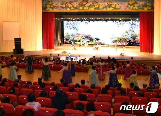 '노인의 날' 축하하는 북한…