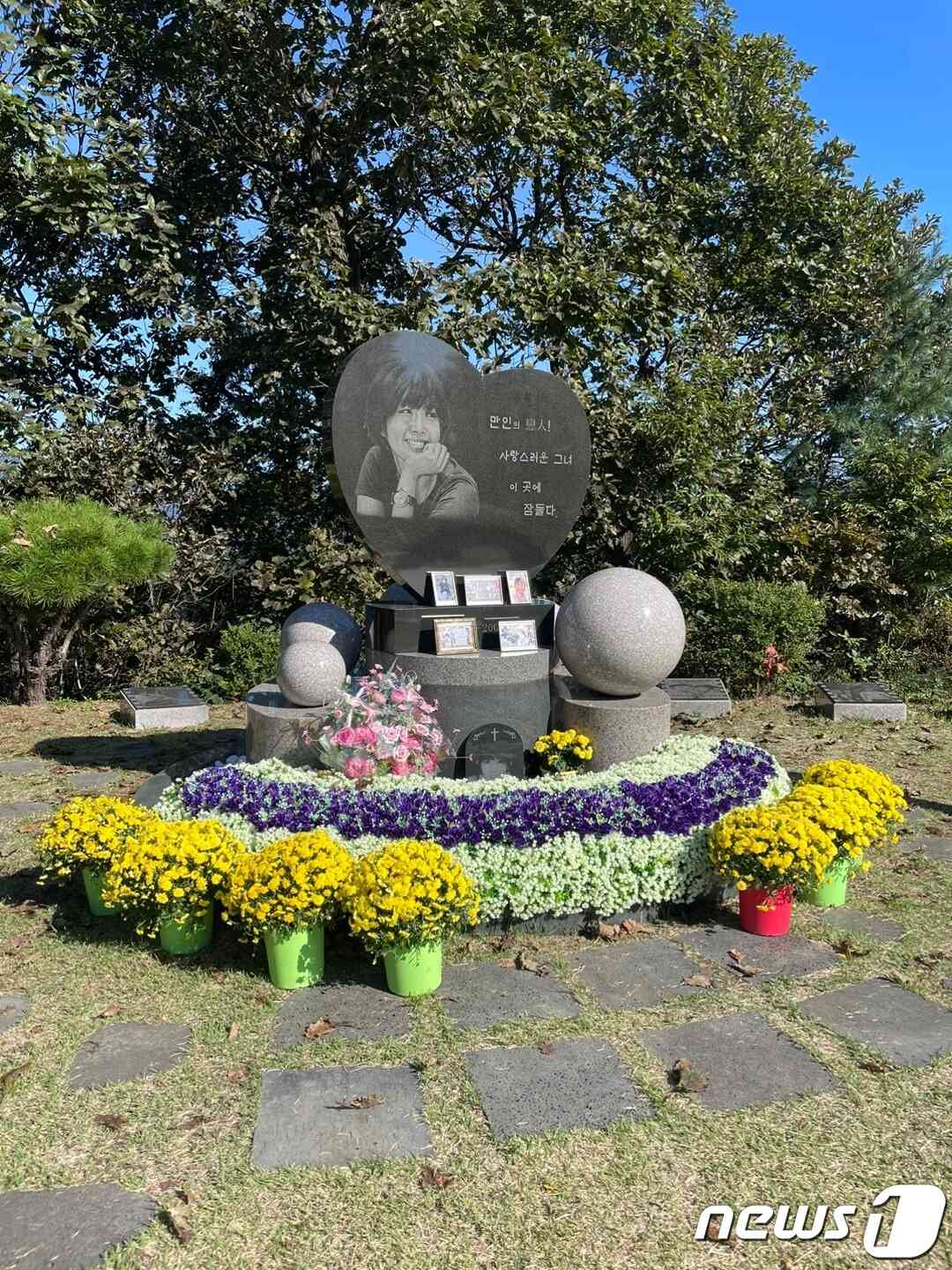 갑상공원 최진실 묘소/ 사진=정유진 기자<br /><br />