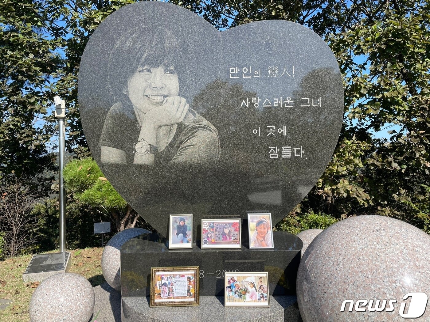 본문 이미지 - 최진실 묘소/뉴스1 정유진 기자
