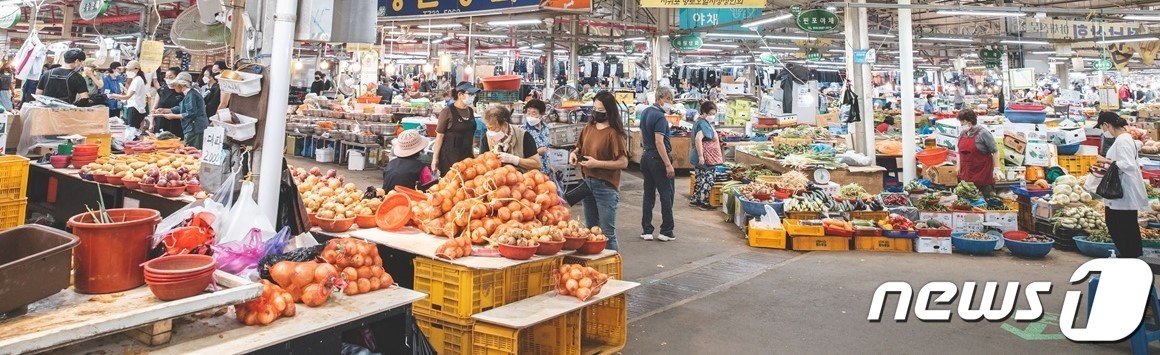 서귀포향토오일시장 내부.&#40;제주관광공사 제공&#41;/뉴스1 