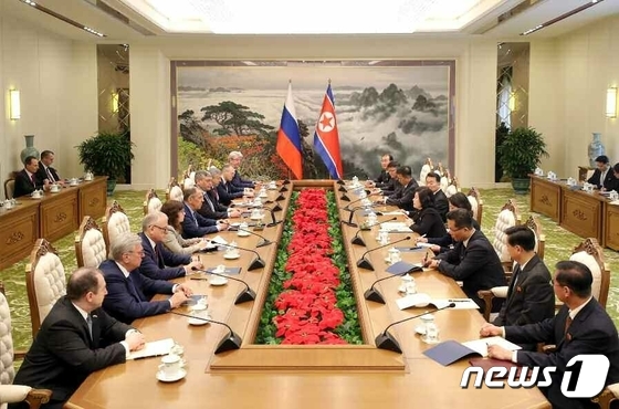 북러 외교장관 회담…"국가간 관계를 보다 높은 단계로"