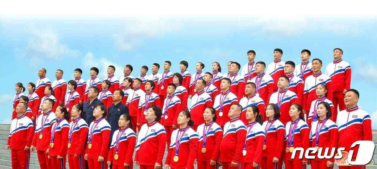 북한 노동당 기관지 노동신문은 20일 항저우 아시안게임에 참가했던 북한 올림픽위원회 대표단과 선수단을 조명했다. 신문은 