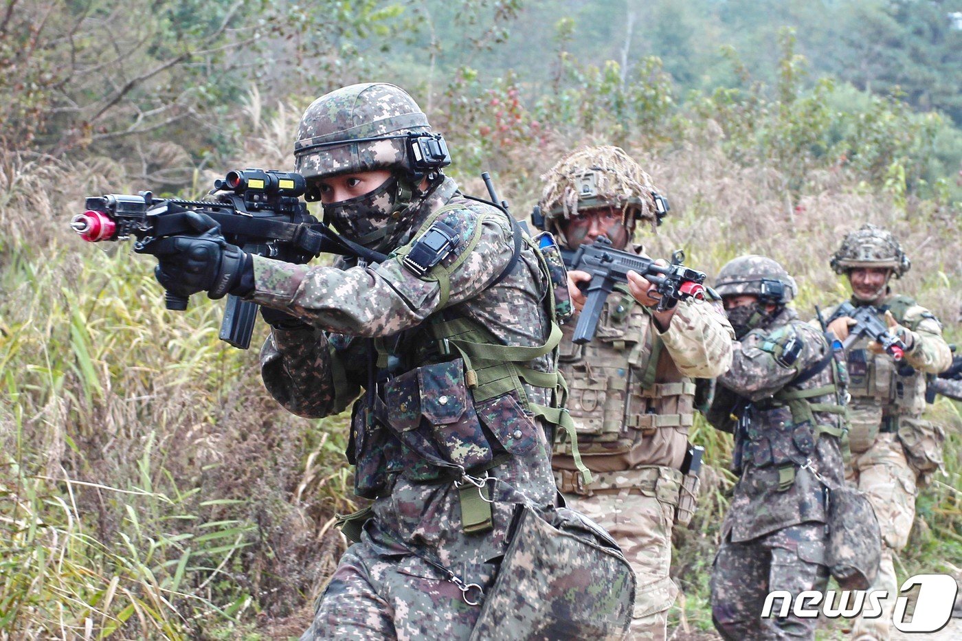 본문 이미지 - .지난해 10일 강원도 인제 육군 과학화전투훈련단에서 진행된 한영 연합 KCTC 훈련. (육군 제공) 2023.10.20/뉴스1