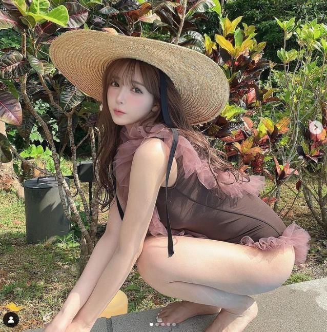 본문 이미지 - 일본 AV배우의 시구를 두고 갑론을박이 벌어졌다. 미카미 유아 인스타그램 갈무리