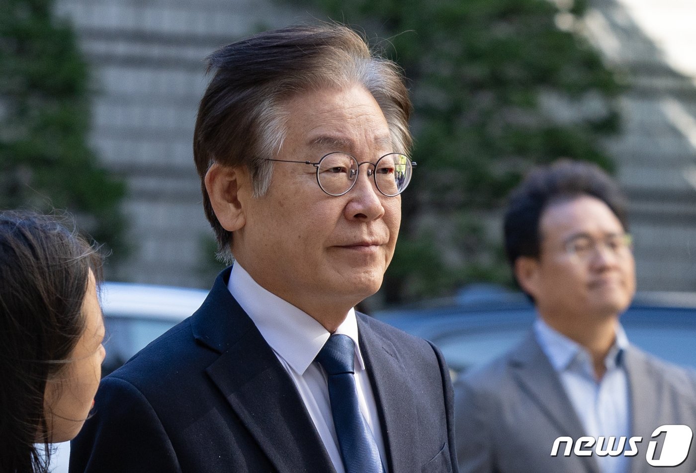 본문 이미지 - 이재명 더불어민주당 대표가 20일 오전 서울 서초구 서울중앙지방법원에서 열린 대장동·위례신도시 개발 특혜 등 특정범죄가중처벌등에관한법률위반(뇌물) 공판에 출석하고 있다. 2023.10.20/뉴스1 ⓒ News1 이재명 기자