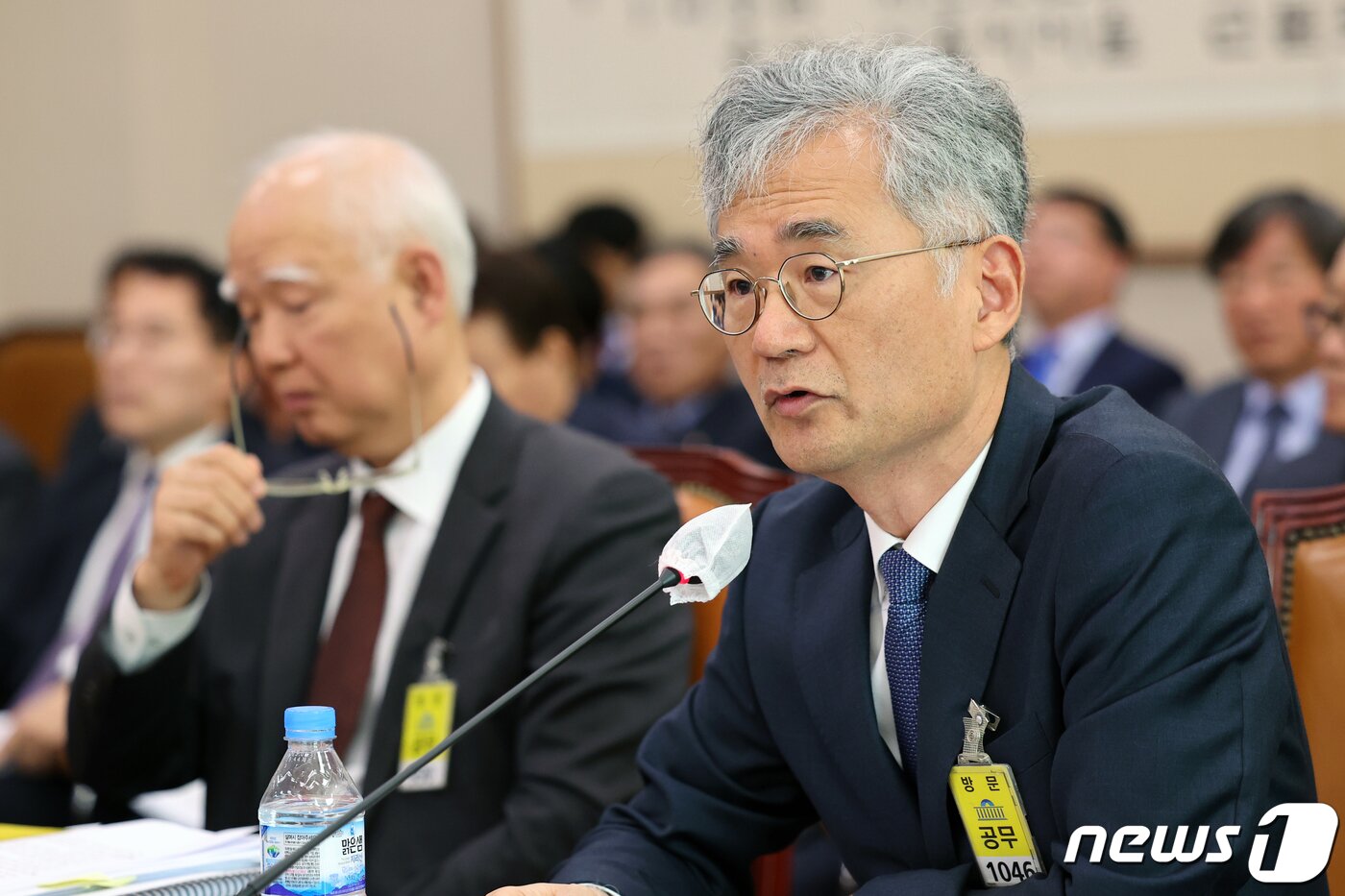 본문 이미지 - 김흥준 부산고등법원장이 20일 서울 여의도 국회에서 열린 법제사법위원회의 대전고등법원 등에 대한 국정감사에서 '부산 돌려차기' 사건 관련 질의에 답하고 있다. 2023.10.20/뉴스1 ⓒ News1 황기선 기자