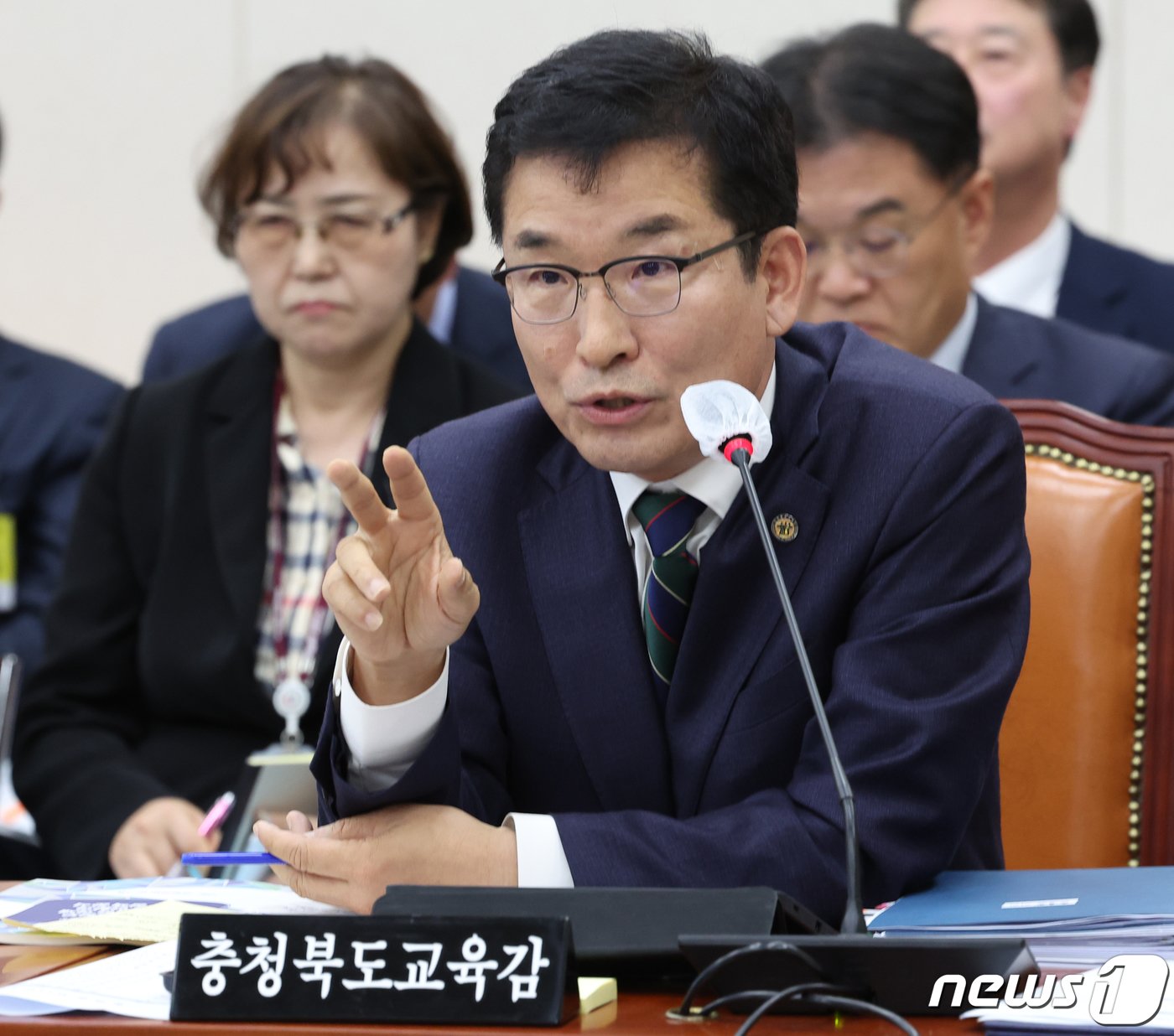 본문 이미지 - 윤건영 충청북도교육청 교육감이 20일 서울 여의도 국회에서 열린 교육위원회의 경기도교육청, 서울시교육청, 인천시교육청에 대한 국정감사에서 의원들의 질의에 답변하고 있다. 2023.10.20/뉴스1 ⓒ News1 송원영 기자