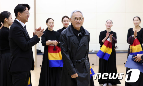 국립민속국악원 단원들 만난 유인촌 장관