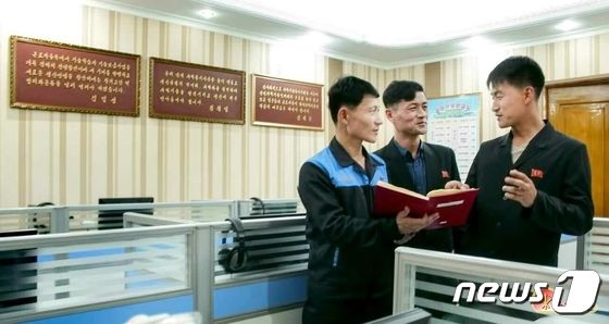 북한 송도원종합식료공장에 설치된 '과학기술보급실'
