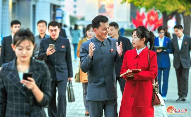 통일부 "北 반도체 공장 추정 3곳 포착…밀수 부품으로 휴대폰 제작"