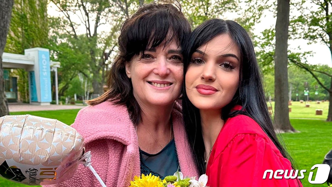 본문 이미지 - 20일(현지시간) 하마스가 미국인 인질 2명을 석방했다. 미국인 주디스 타이 라난과 딸 나탈리 라난이 석방된 것. 이들은 시카고에서 살고 있으며, 지난 7일 하마스 기습 공격 당시 이스라엘 남부 나할 오즈 키부츠에 있는 친척을 방문 중이었던 것으로 알려졌다. ⓒ 로이터=뉴스1 ⓒ News1 박형기 기자