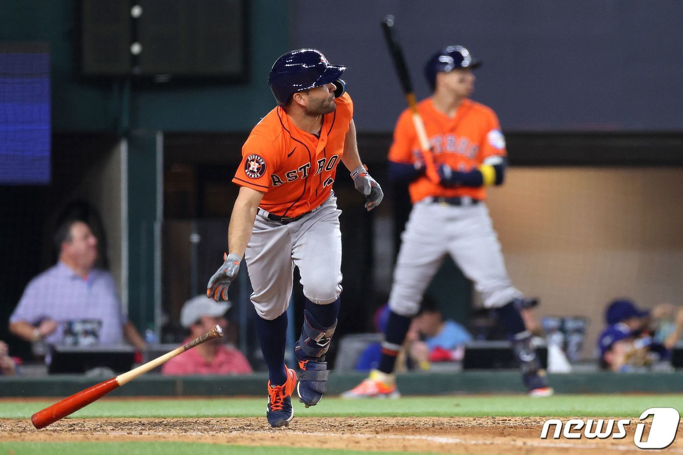 본문 이미지 - 9회 극적인 3점포를 친 알투베. ⓒ AFP=뉴스1