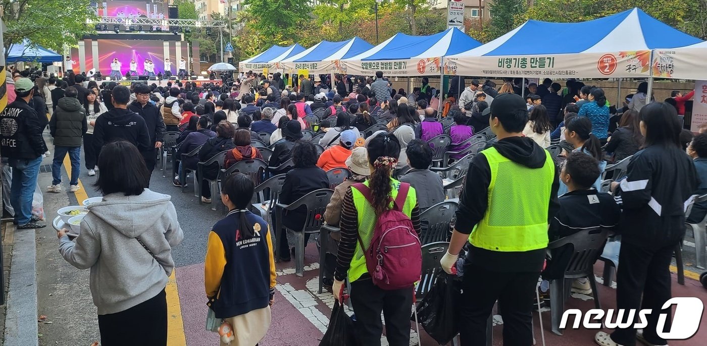 21일 대전 중구 태평동에서 마을축제  ‘왁지지껄 한마당’이 열리고 있다. /뉴스1