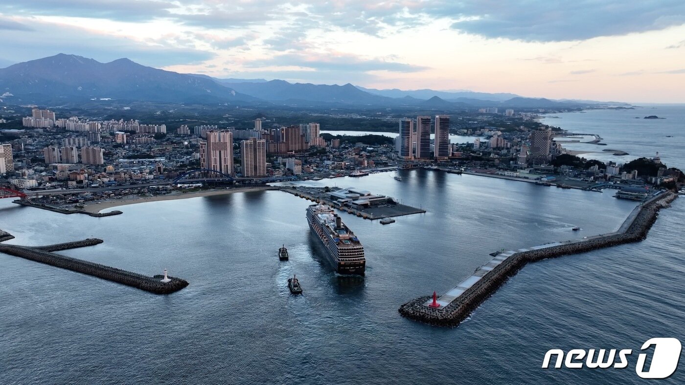 본문 이미지 - 속초항 전경.(속초시 제공, 재판매 및 DB 금지) 