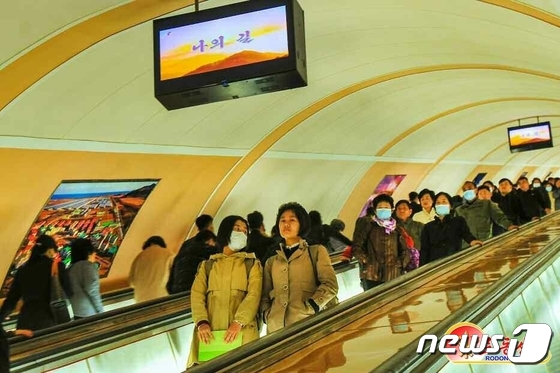 '50년 역사' 평양 지하철… 북한 "만년대계의 지하궁전"