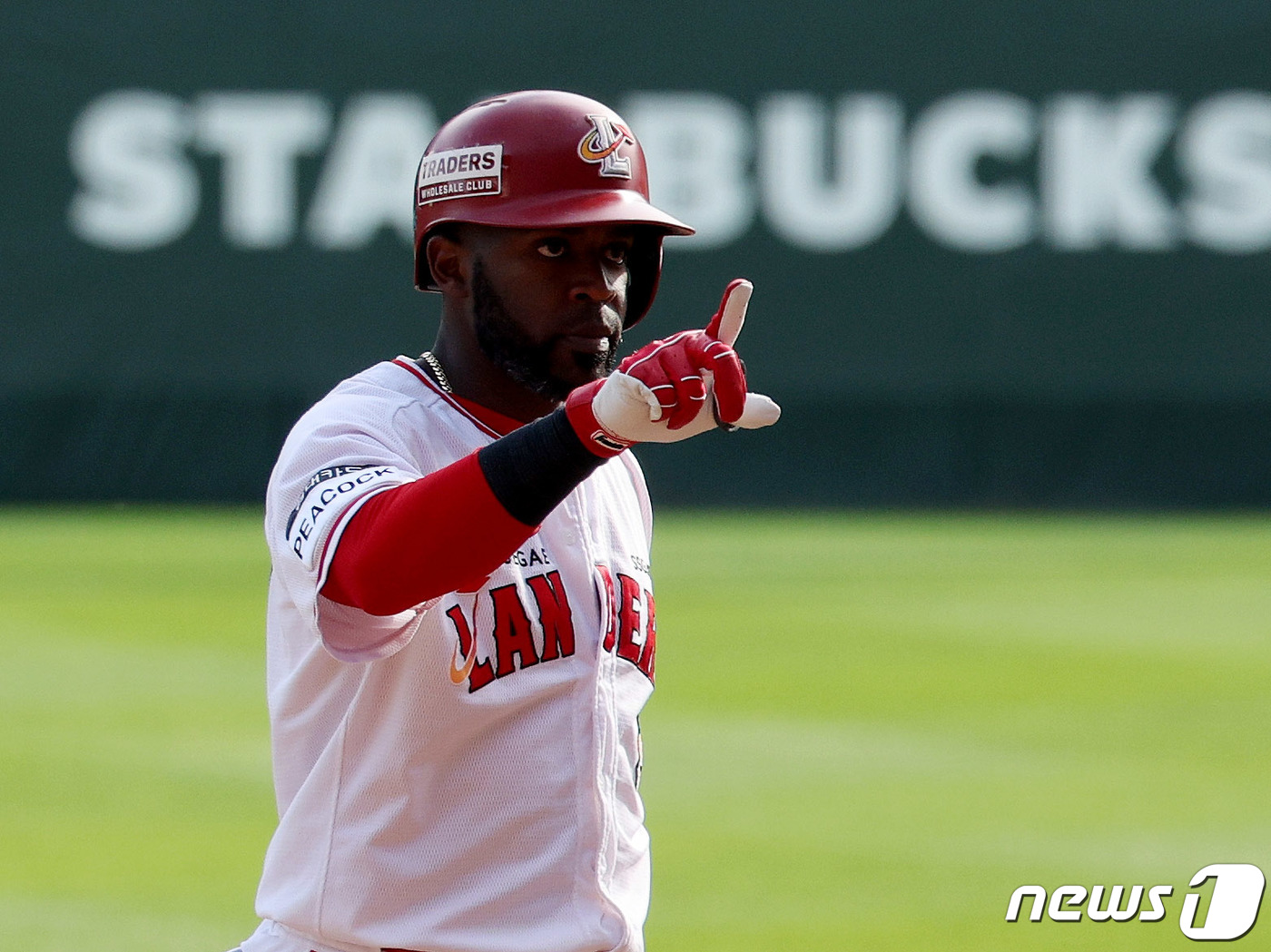 (인천=뉴스1) 장수영 기자 = 22일 오후 인천 SSG랜더스필드에서 열린 프로야구 '2023 신한은행 SOL KBO 포스트시즌' 준플레이오프 1차전 SSG 랜더스와 NC 다이노스 …