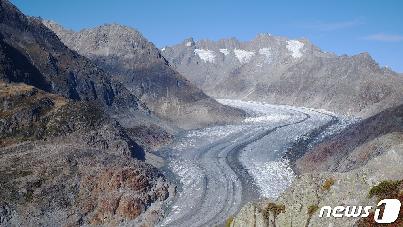 본문 이미지 - 무스플루에서 바라본 알레취 빙하 ⓒ News1