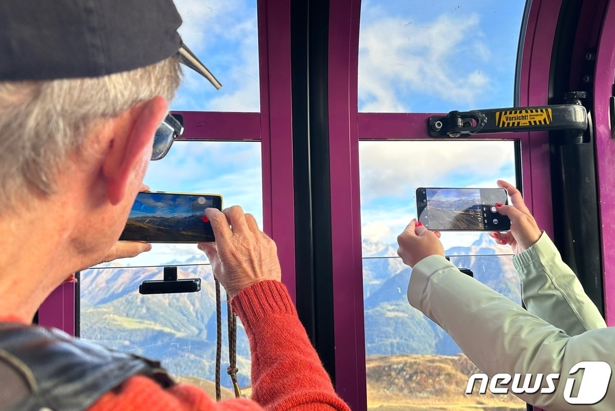 본문 이미지 - 베트머호른을 오르는 케이블카ⓒ News1  
