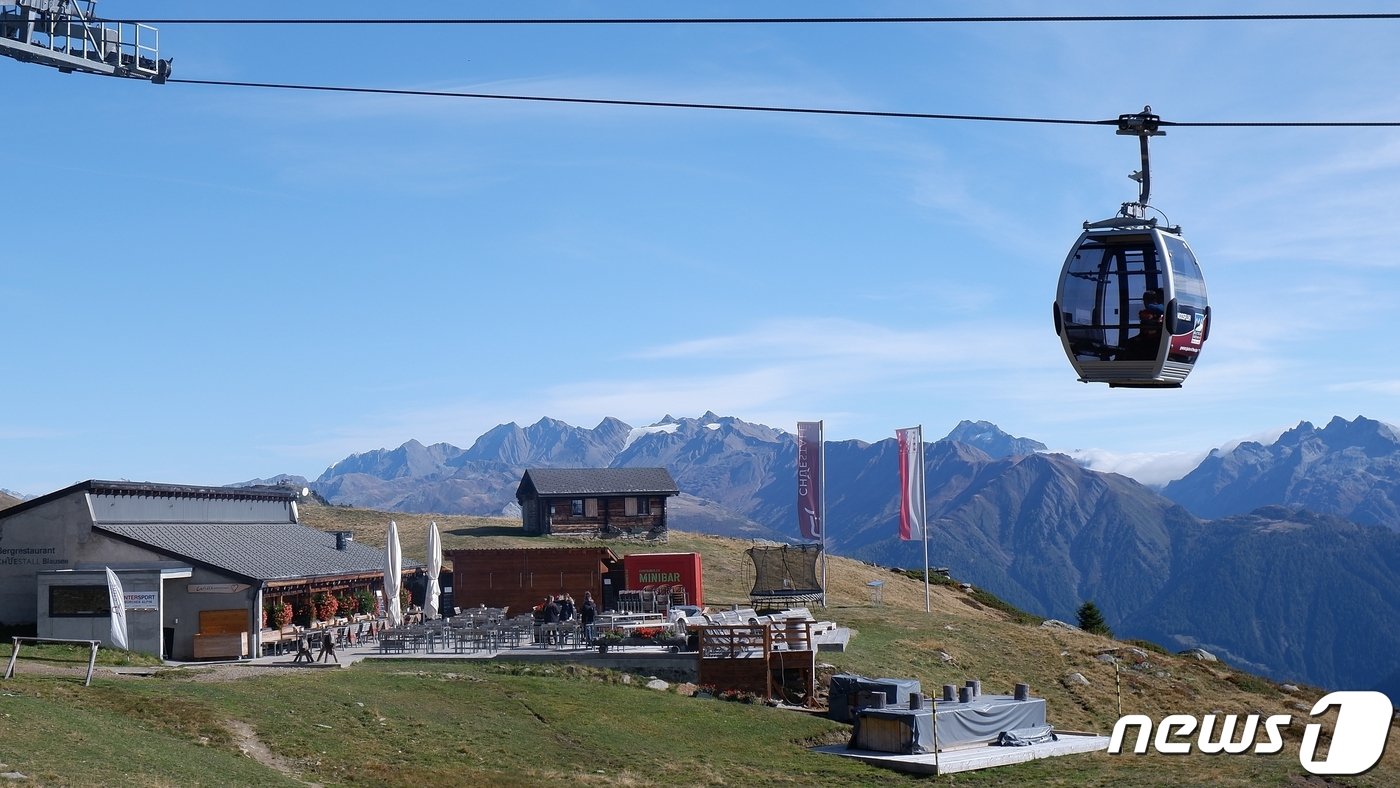 본문 이미지 - 리더알프 위에 자리한 추에스텔ⓒ News1 