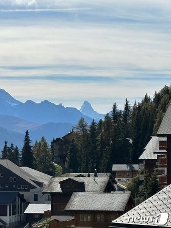 본문 이미지 - 알레취 빙하와 바로 연계된 지역인 베트머알프에선 스위스에서 손꼽히는 명봉인 마터호른(4478m)을 선명하게 볼 수 있다.  ⓒ News1  