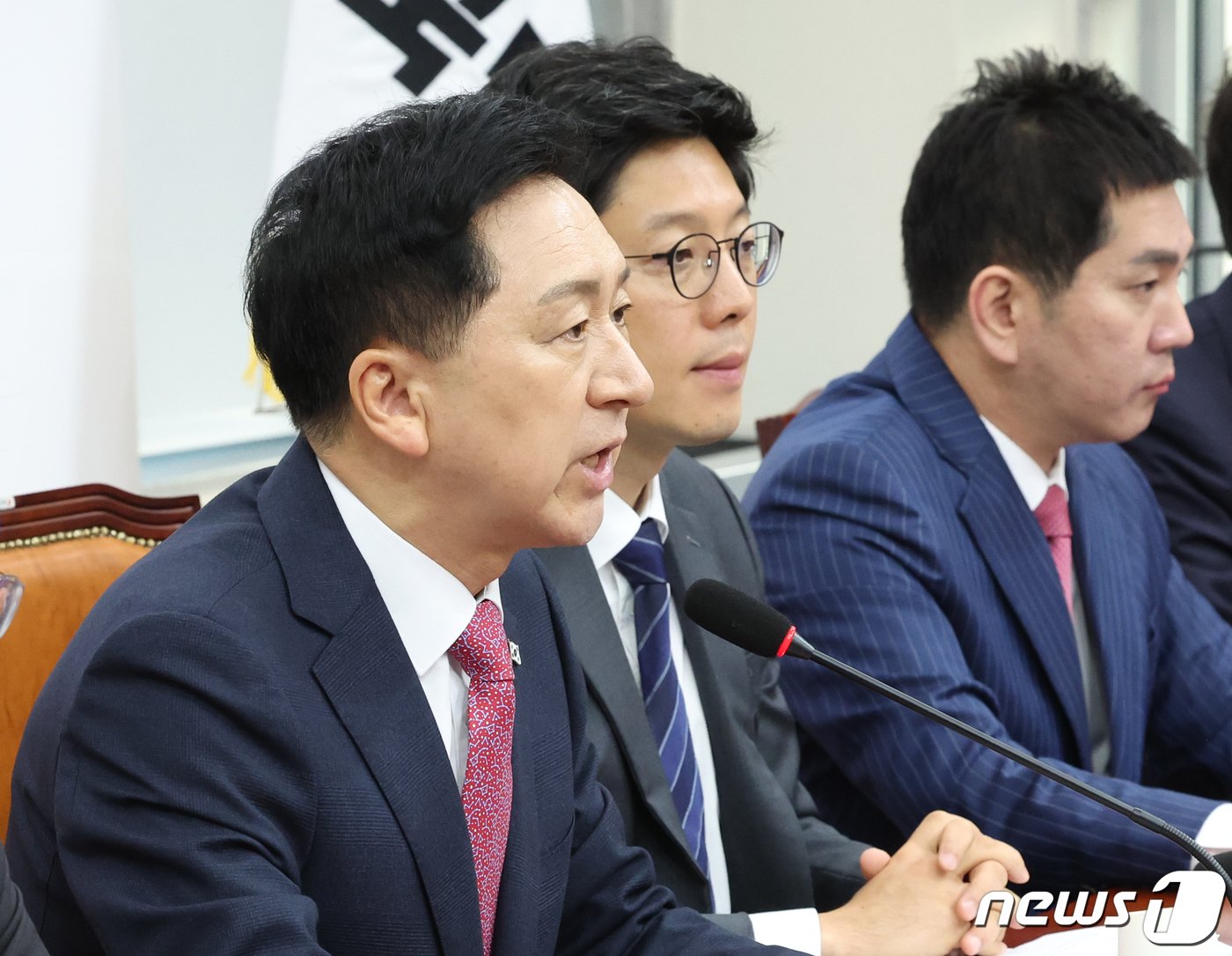 본문 이미지 - 김기현 국민의힘 대표가 23일 서울 여의도 국회에서 열린 최고위원회의에서 발언을 하고 있다. 2023.10.23/뉴스1 ⓒ News1 송원영 기자