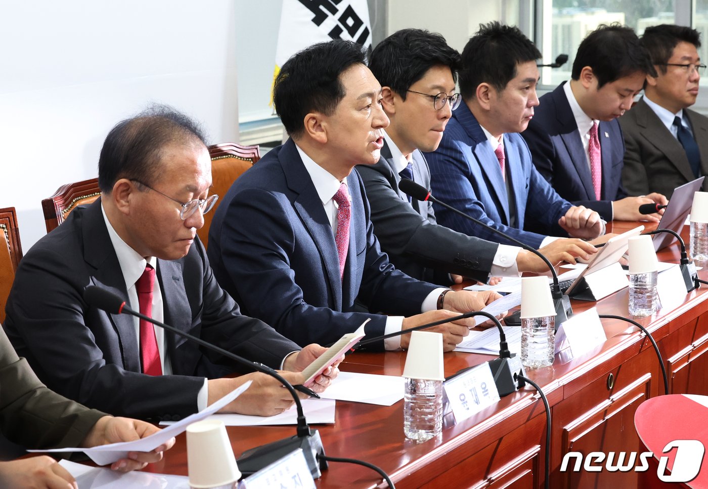 본문 이미지 - 김기현 국민의힘 대표가 23일 서울 여의도 국회에서 열린 최고위원회의에서 발언을 하고 있다. 2023.10.23/뉴스1 ⓒ News1 송원영 기자