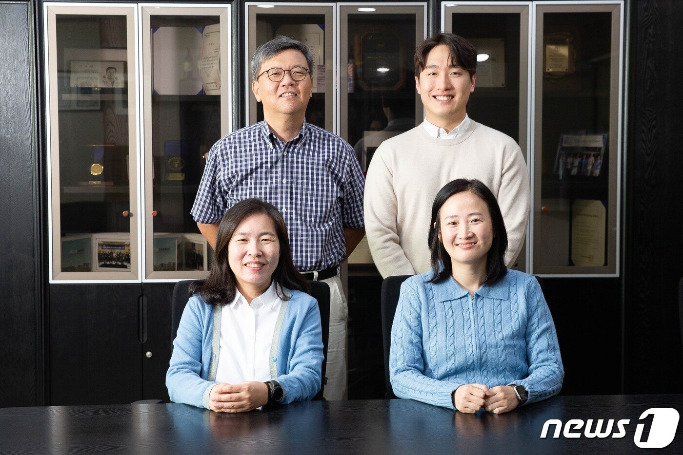 본문 이미지 - IBS 유전체 항상성 연구단 연구진들. 왼쪽 위부터 시계 방향으로 IBS 유전체 항상성 연구단 명경재 단장, 김남우 학생연구원(공동1저자), 박수형 연구기술원(공동1저자, 현 UNIST), 이은아 연구원.(IBS 제공)/뉴스1