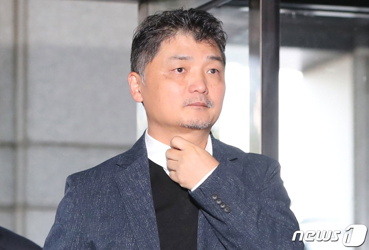 김범수 카카오 미래이니셔티브센터장이 이달 23일 오전 SM엔터테인먼트 주가 시세조종 의혹과 관련한 조사를 받기 위해 서울 여의도 금융감독원으로 출석하고 있다. 2023.10.23/뉴스1 ⓒ News1 김민지 기자