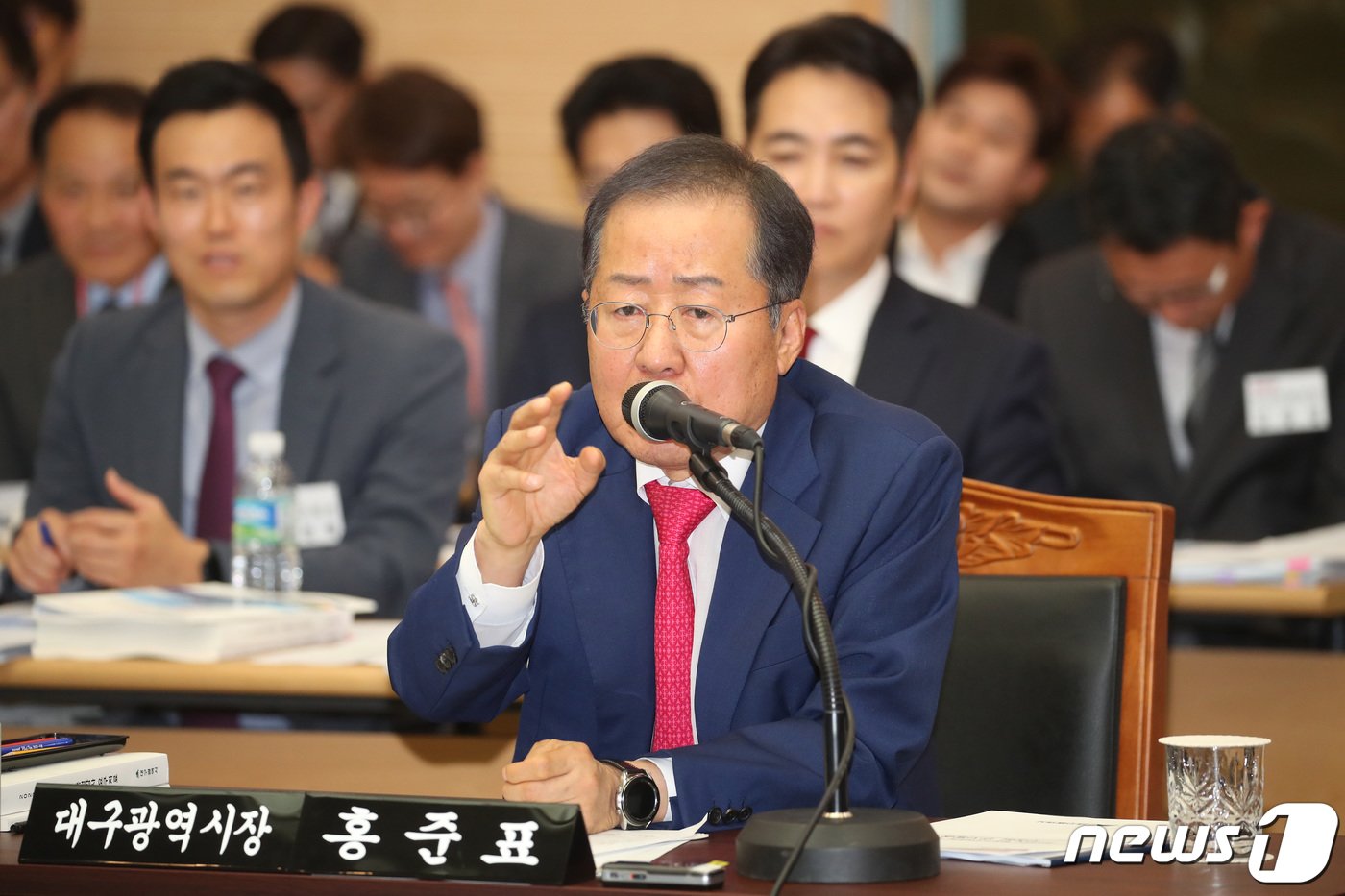 본문 이미지 - 홍준표 대구시장이 23일 오전 대구 북구 대구시청 산격청사에서 열린 국회 행정안전위원회의 대구시에 대한 2023년도 국정감사에서 의원 질의에 답하고 있다. 2023.10.23/뉴스1 ⓒ News1 공정식 기자