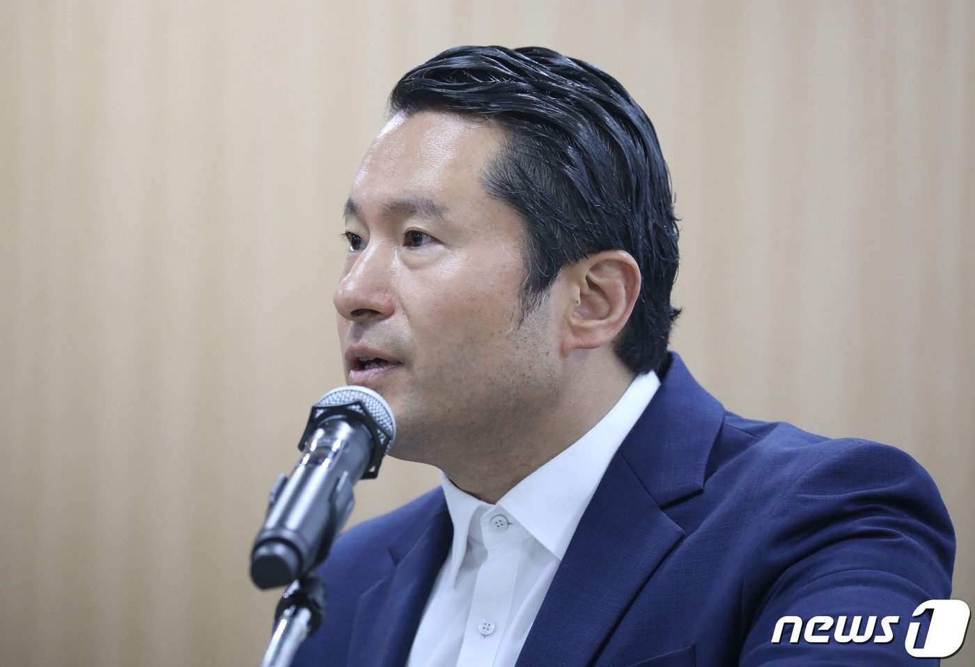 본문 이미지 - 이화영 전 경기도 평화부지사측 변호인 김현철 변호사가 23일 오전 경기 수원시 영통구 경기도의회 브리핑룸에서 재판부 기피신청 관련 기자회견을 하고 있다. 2023.10.23/뉴스1 ⓒ News1 김영운 기자