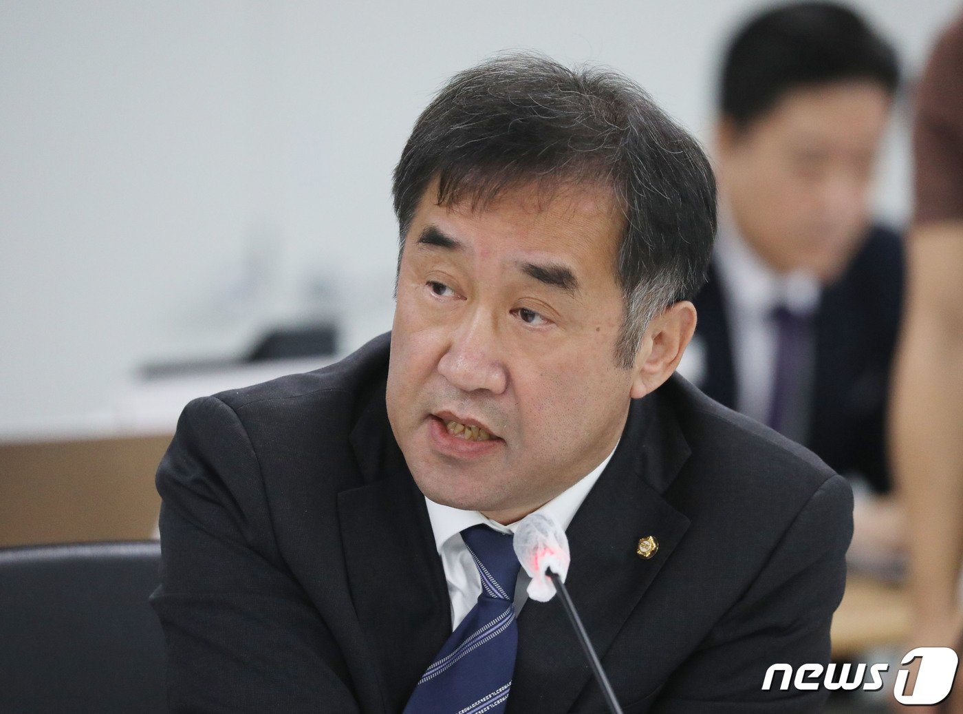 본문 이미지 - 맹성규 더불어민주당 의원이 23일 오전 경기 수원시 영통구 경기도청에서 열린 국회 국토교통위원회의 경기도에 대한 국정감사에서 질의를 하고 있다. 2023.10.23/뉴스1 ⓒ News1 김영운 기자