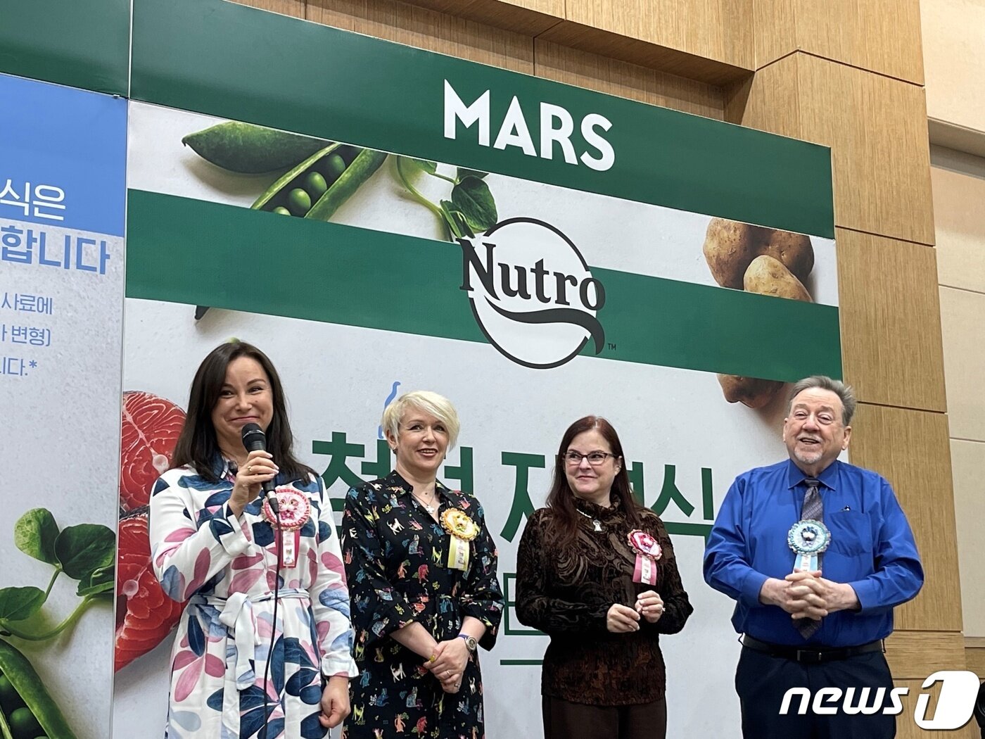 본문 이미지 - CFA 캣쇼에 참석한 다국적의 심사위원들이 개최 소감과 인사를 전했다.(마즈 제공) ⓒ 뉴스1