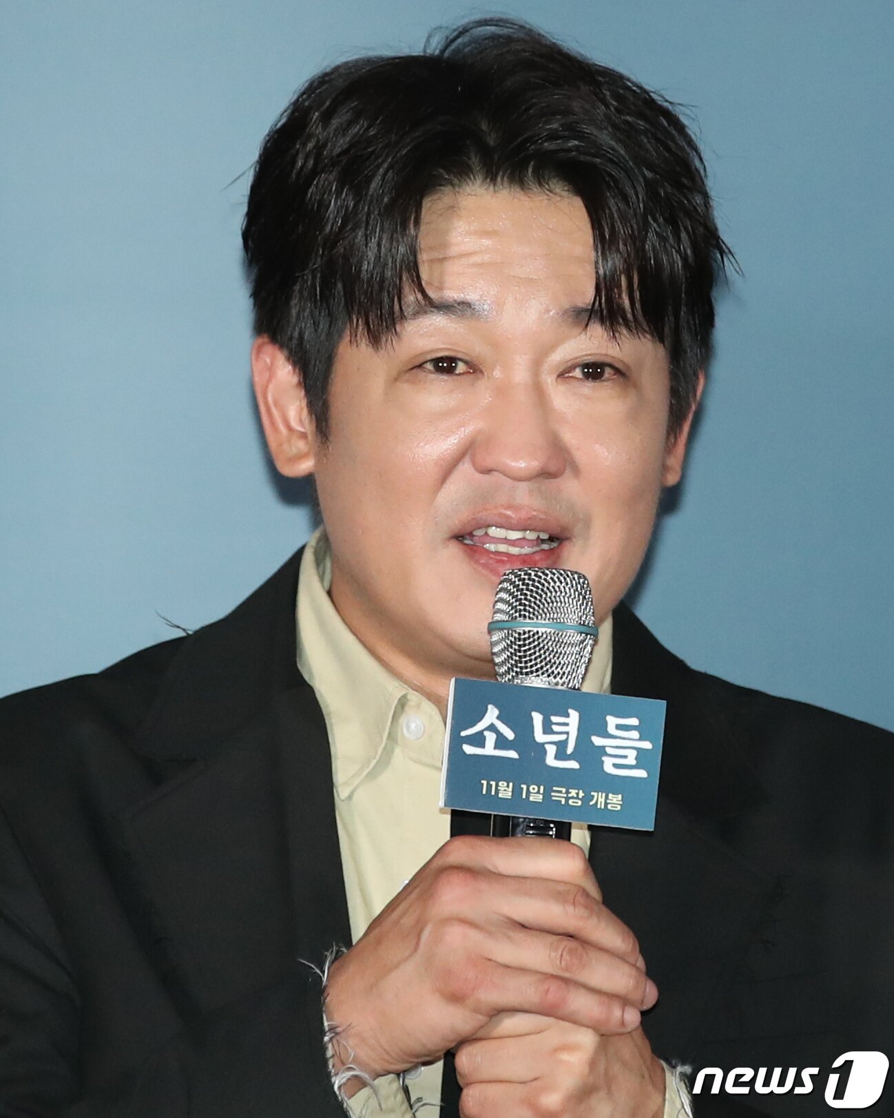 본문 이미지 - 배우 허성태가 23일 서울 용산구 CGV용산아이파크몰에서 열린 영화 '소년들'(감독 정지영) 언론시사회에서 인사말을 하고 있다. '소년들'은 지방 소읍의 한 슈퍼에서 발생한 강도치사 사건의 범인으로 지목된 소년들과 사건의 재수사에 나선 형사, 그리고 그들을 둘러싼 사람들의 이야기를 그린 작품이다. 2023.10.23/뉴스1 ⓒ News1 권현진 기자