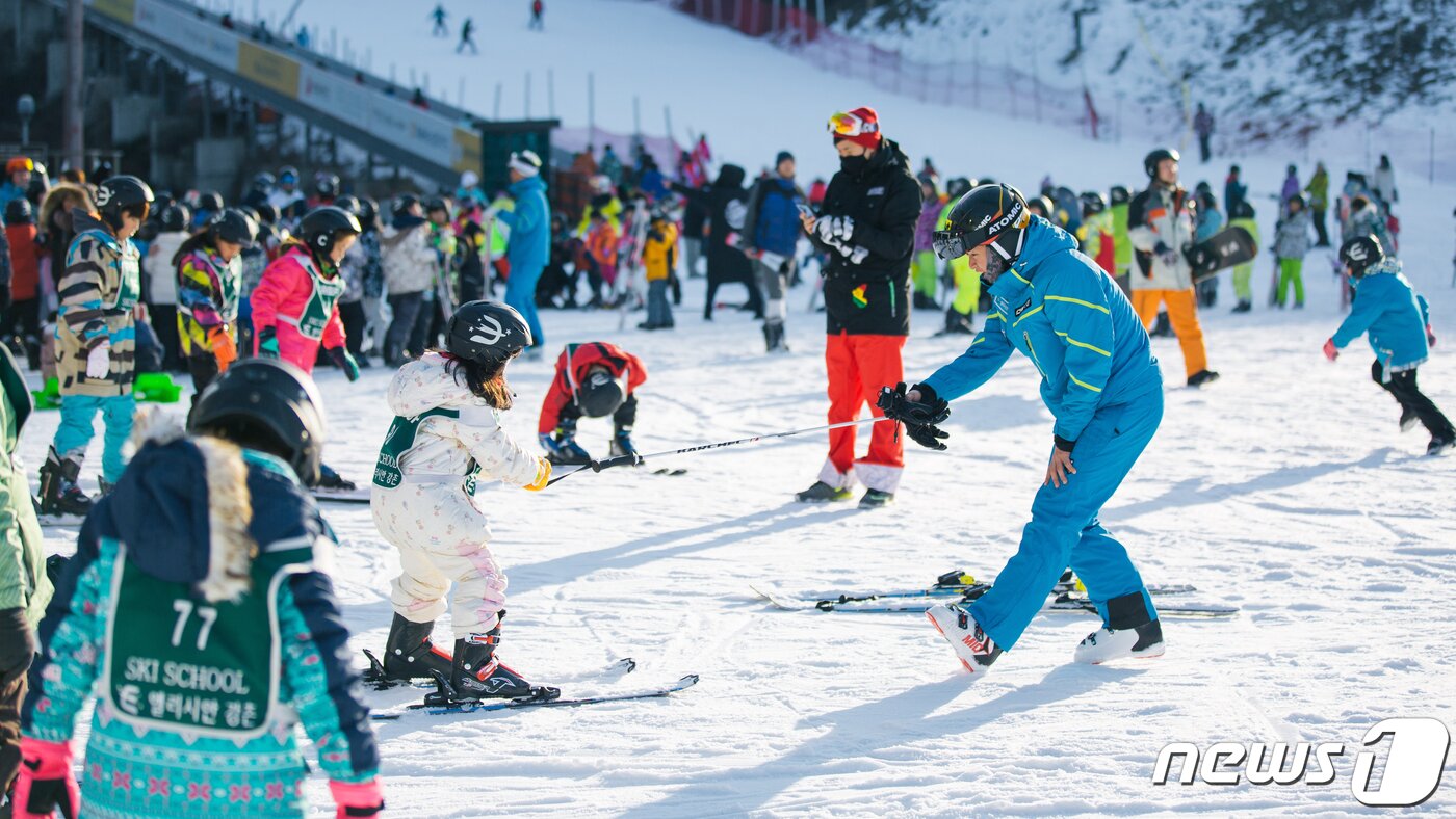 본문 이미지 - 강원 춘천 소재 엘리시안강촌 스키장.(엘리시안강촌 리조트 제공)/뉴스1