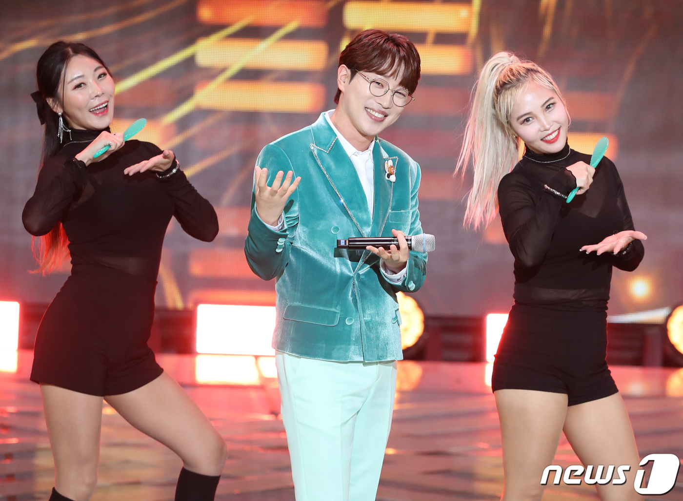 (서울=뉴스1) 권현진 기자 = 트로트 가수 안성훈이 23일 오후 서울 마포구 상암동 SBS 프리즘 타워에서 열린 SBS FiL, SBS M ‘더 트롯쇼’ 100회 특집쇼에서 화려 …