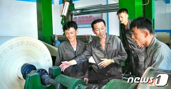 북한, 당 일꾼들에게 "생산서 혁신 일으키도록 대중 이끌자" 주문