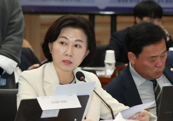 송옥주 "철새 서식지 화성호, 항공안전·생태가치가 공항 건설보다 우선"