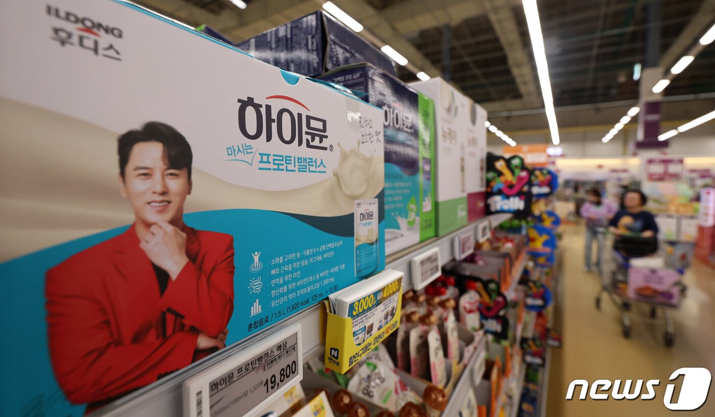 본문 이미지 - 24일 서울 서초구 하나로마트 양재점에 단백질 음료가 진열돼 있다. 2023.10.24/뉴스 ⓒ News1 김성진 기자