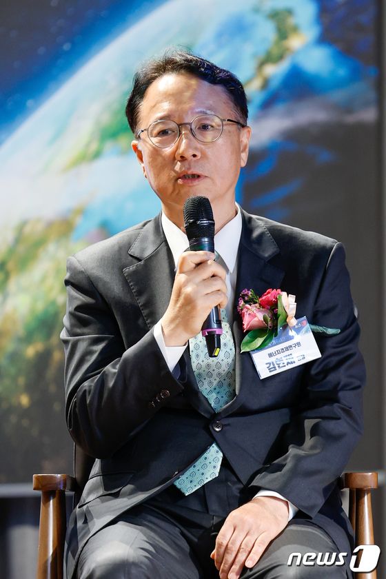 발언하는 김현제 에너지경제연구원장