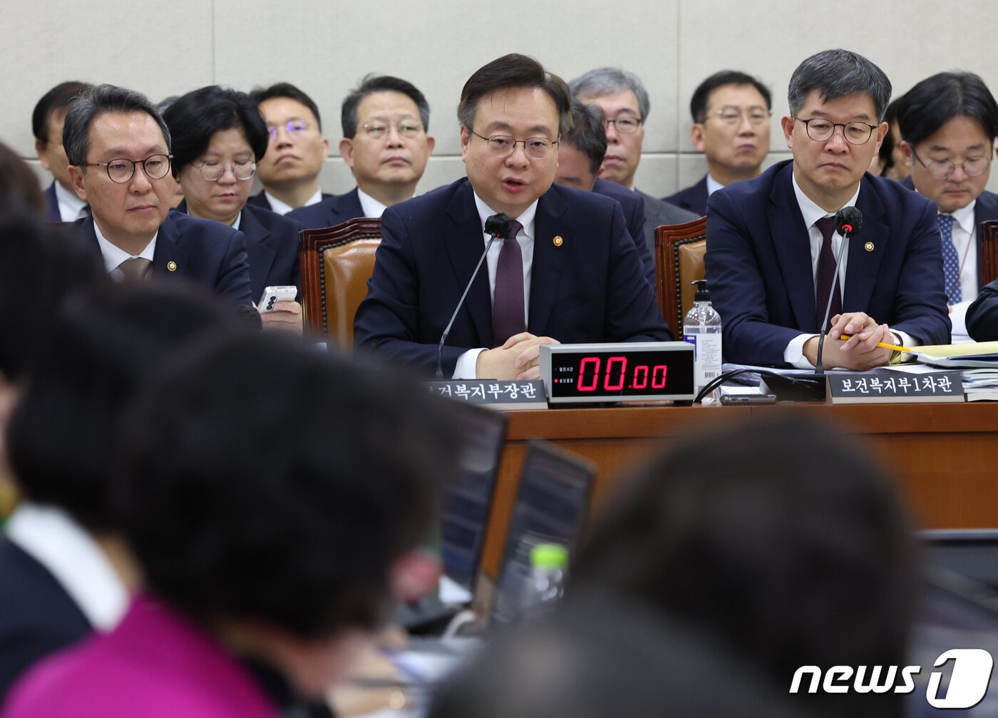 본문 이미지 - 조규홍 보건복지부 장관이 25일 서울 여의도 국회에서 열린 보건복지위원회의 보건복지부, 질병관리청, 식품의약품안전처 등에 대한 국정감사에서 의원들의 질의에 답변하고 있다. 2023.10.25/뉴스1 ⓒ News1 ,송원영 기자