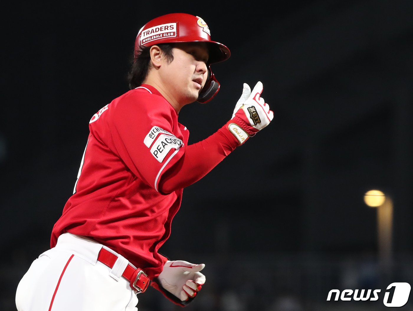 본문 이미지 - SSG 랜더스 최정은 2024 KBO리그 개막 후 2경기 연속 홈런을 터뜨렸다. 뉴스1 DB ⓒ News1 윤일지 기자