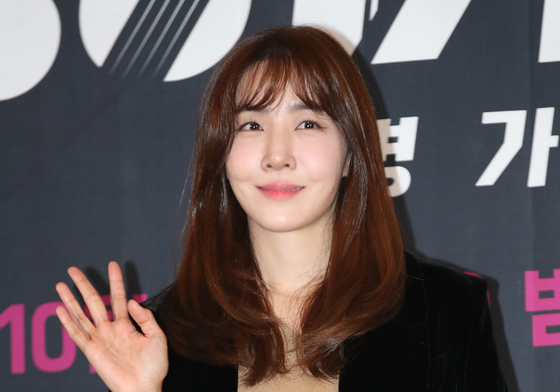 "나는 X 안 하는데"…김이나, AI로 만든 사칭 SNS 계정 주의 당부