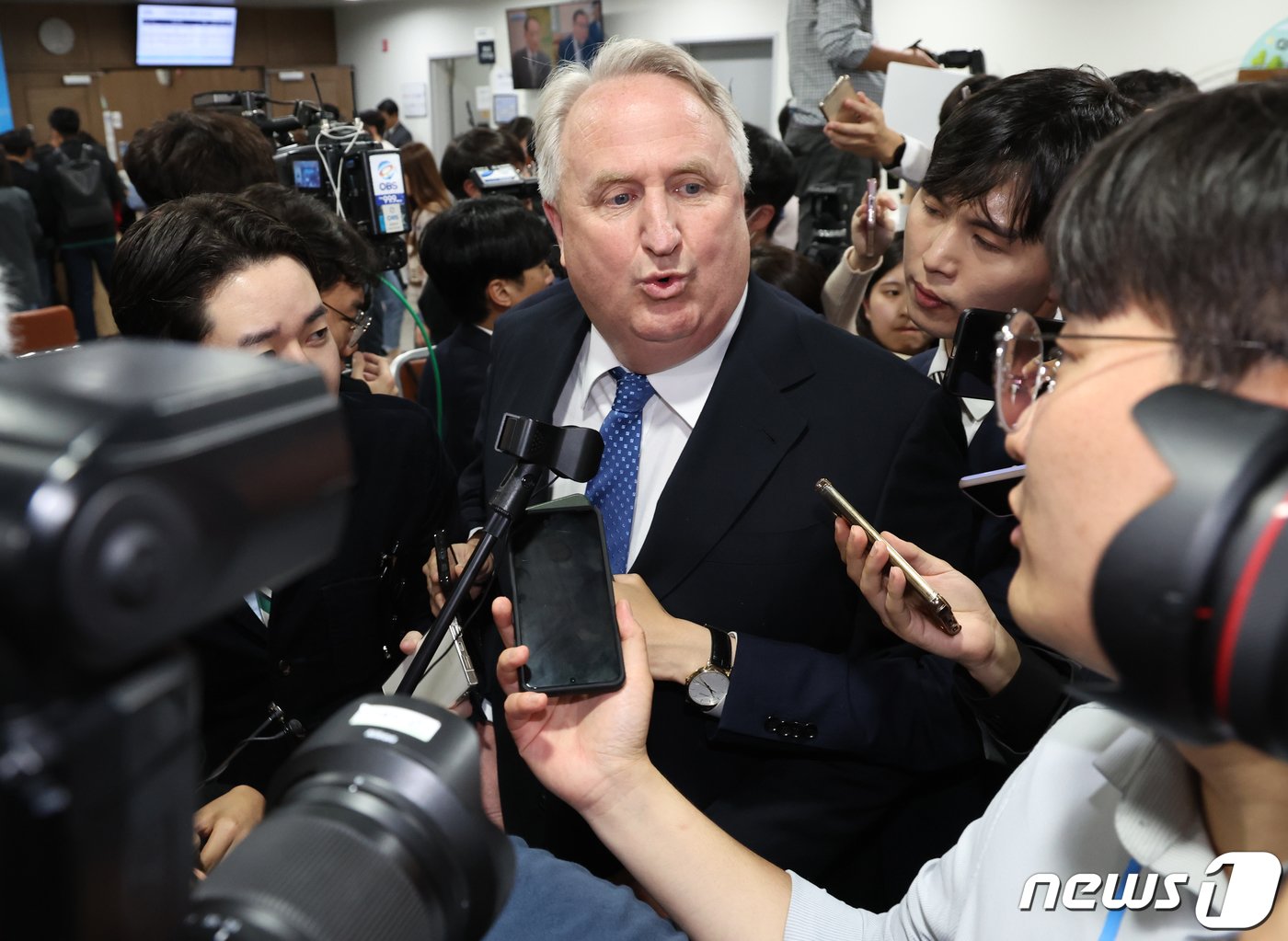 인요한 국민의힘 혁신위원장이 26일 서울 여의도 국회 소통관에서 혁신위 인선 관련 기자회견을 마치고 취재진의 질문을 받고 있다. 2023.10.26/뉴스1 ⓒ News1 송원영 기자