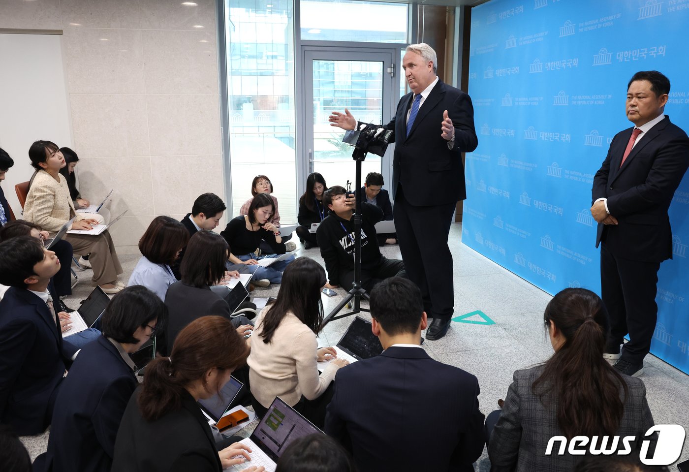 본문 이미지 - 인요한 국민의힘 혁신위원장이 26일 서울 여의도 국회 소통관에서 혁신위 인선 관련 기자회견을 하고 있다. 2023.10.26/뉴스1 ⓒ News1 송원영 기자
