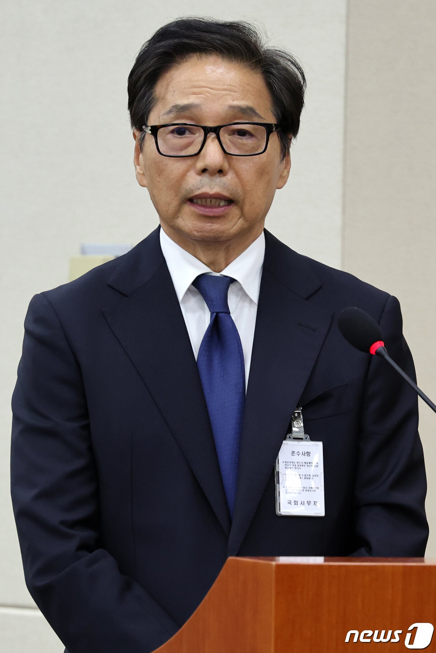 본문 이미지 - 박영우 대유위니아그룹 회장이 26일 서울 여의도 국회에서 열린 환경노동위원회의 고용노동부 등에 대한 종합국정감사에 증인 신분으로 출석, 의원 질의에 답하고 있다. 2023.10.26/뉴스1 ⓒ News1 황기선 기자