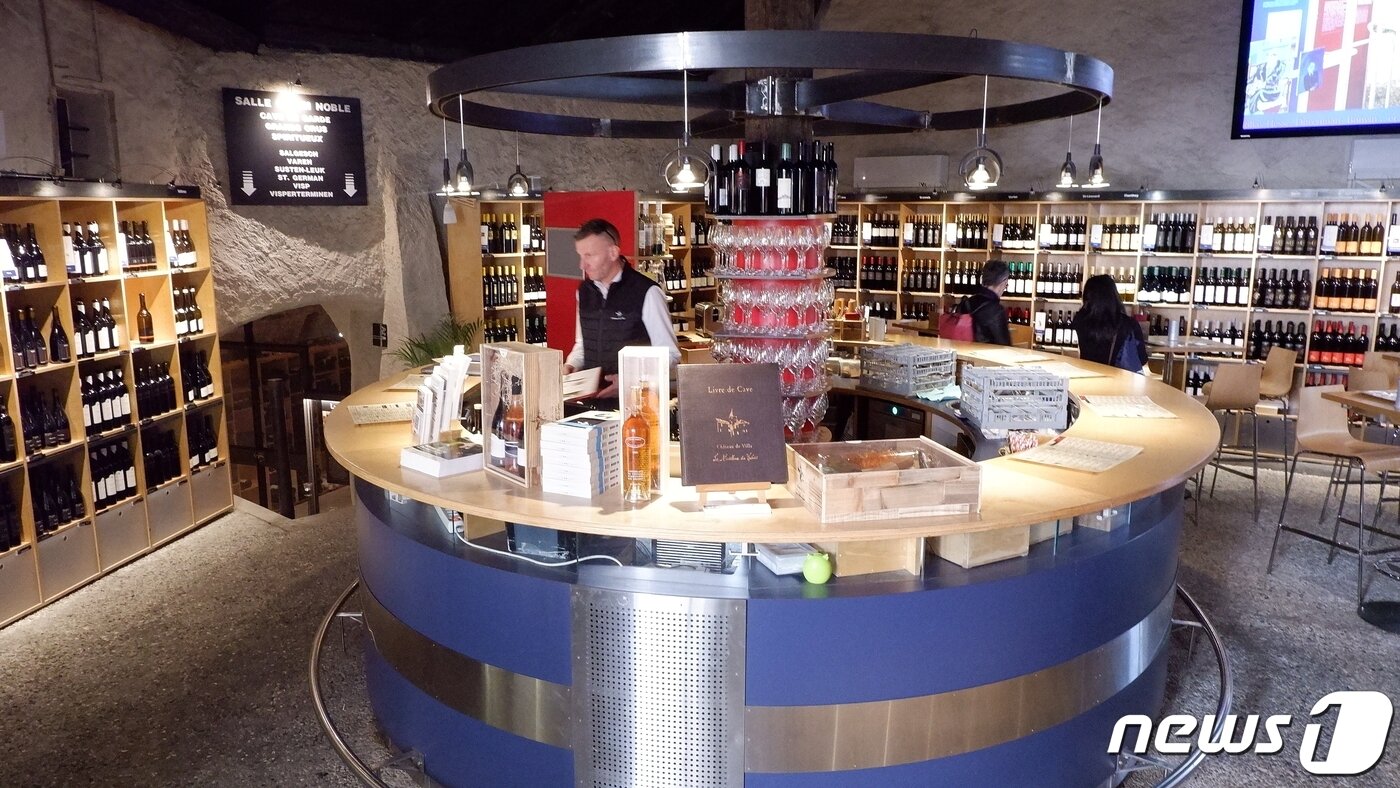 본문 이미지 - 지하에 자리한 와인 박물관ⓒ News1 