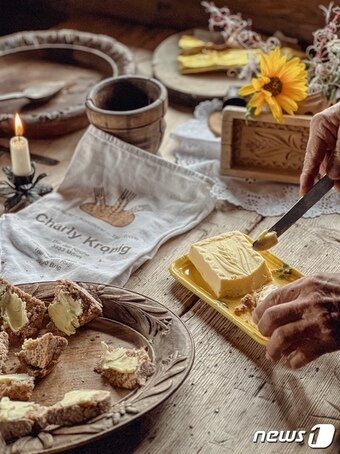 본문 이미지 - 전통 방식으로 만들어 내 버터는 빵에 발라 먹기만 하도 맛이 좋다ⓒ News1